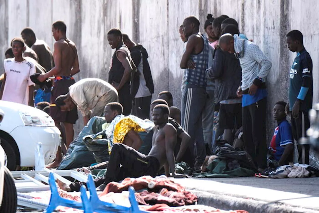 Bloccati 118 migranti al largo delle coste in Marocco