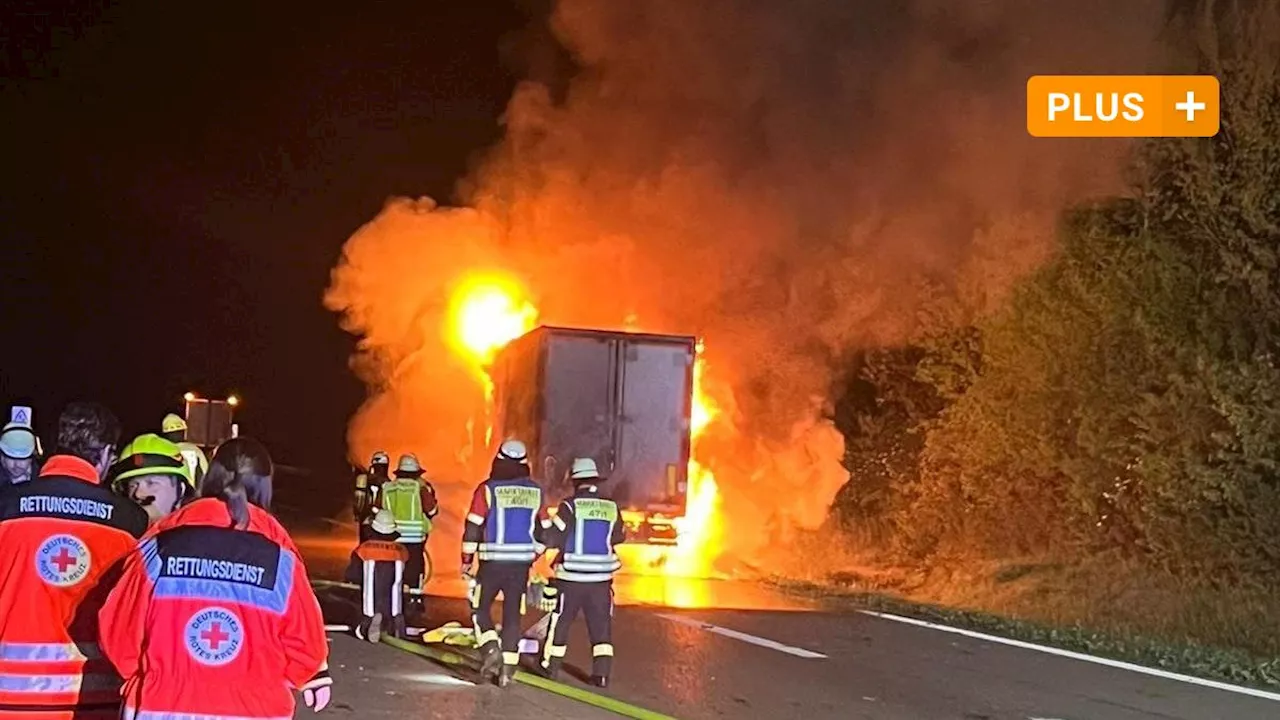 Lkw-Unfall auf der A7 bei Marktbreit: Lastzug mit zwölf Tonnen Fleisch brennt – eine Fahrspur ist noch gesperrt