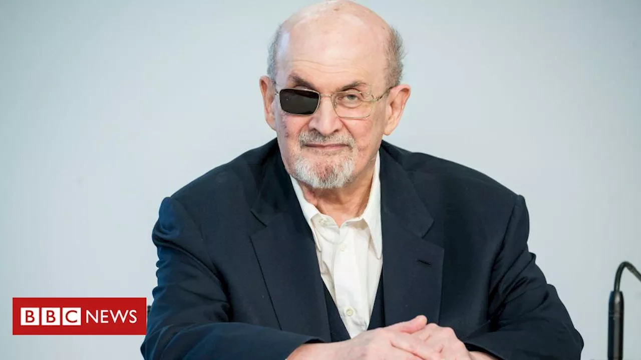 Escritor atacado em Nova York: 'A perda de um olho me entristece diariamente', diz Salman Rushdie