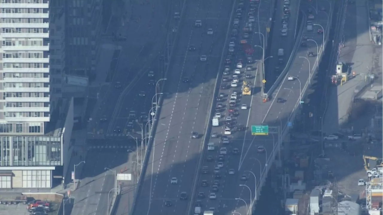 Gardiner Expressway reduced to 2 lanes in each direction for 3 years