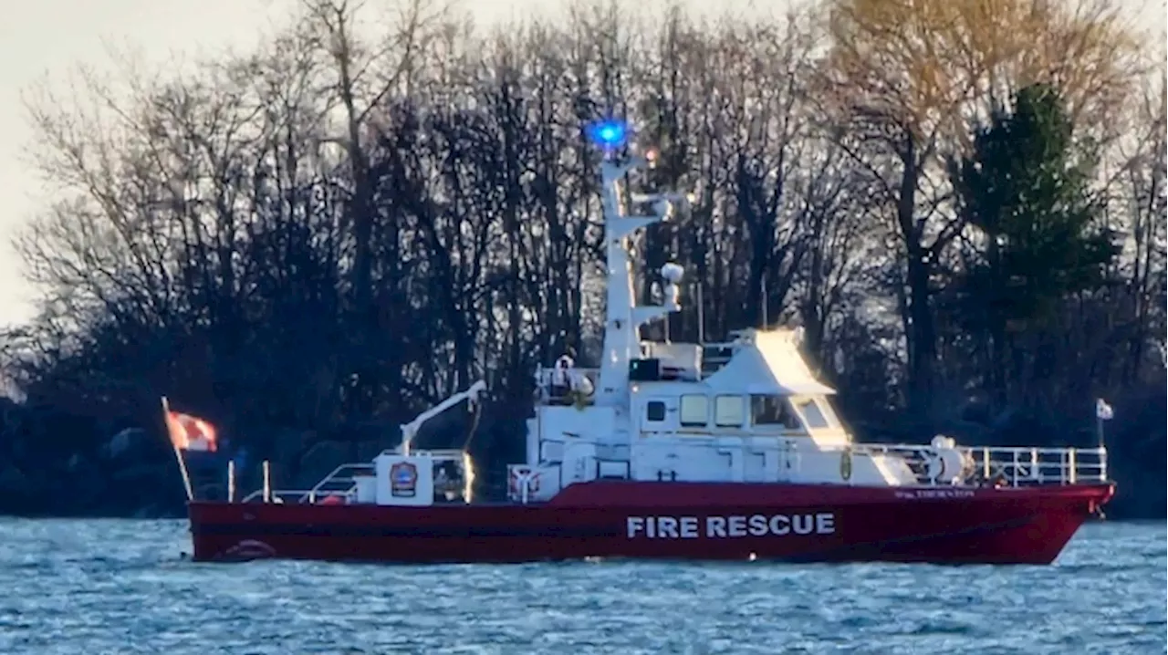 Search continues for teen missing in water in the Beaches: Toronto police