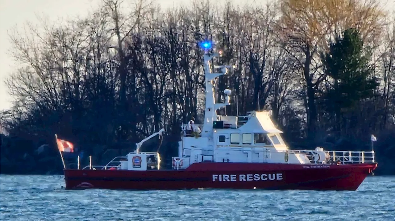 Search continues for teenage boy missing in the water in Toronto's Beaches neighbourhood