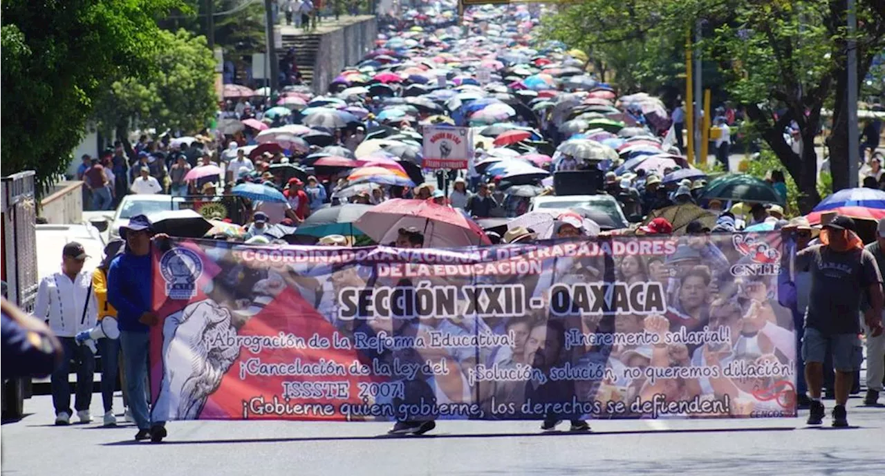 Sección 22 del SNTE marcha y paraliza actividades en Oaxaca por 24 horas; exigen mejoras laborales