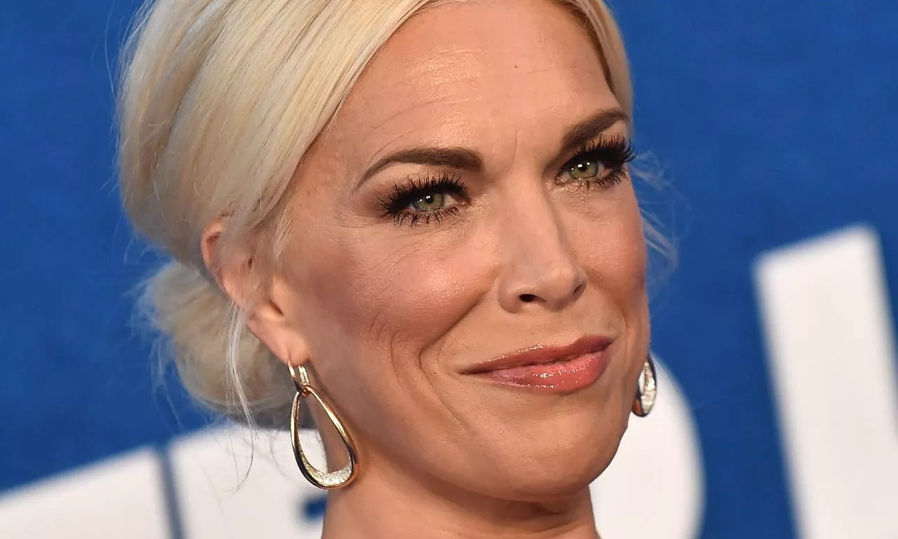 ’Ted Lasso’ star Hannah Waddingham angrily calls out photographer who told her to ’show some leg’