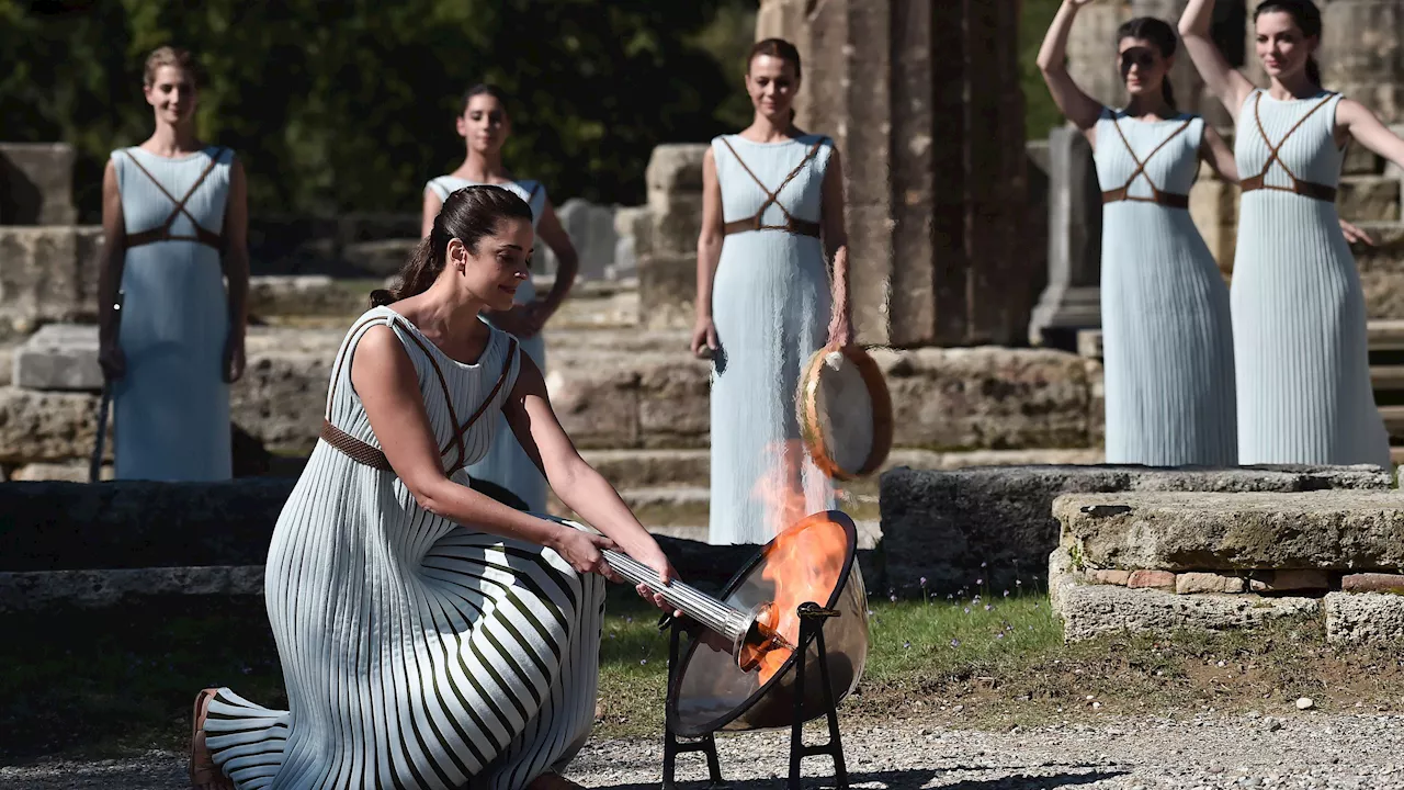  La flamme olympique va être allumée à Olympie