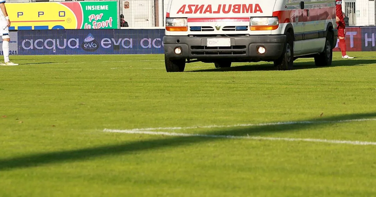 Calciatore colto da malore durante una partita