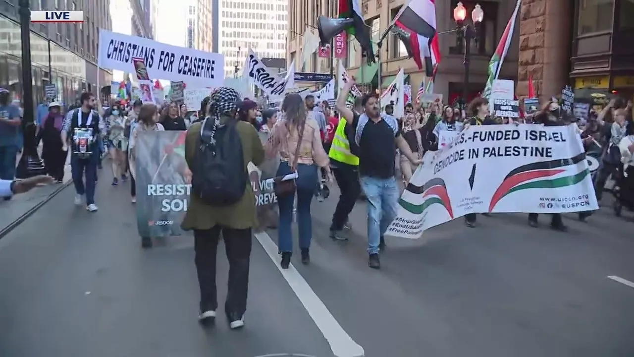 Chicago Palestine supporters take over downtown streets, clash with police