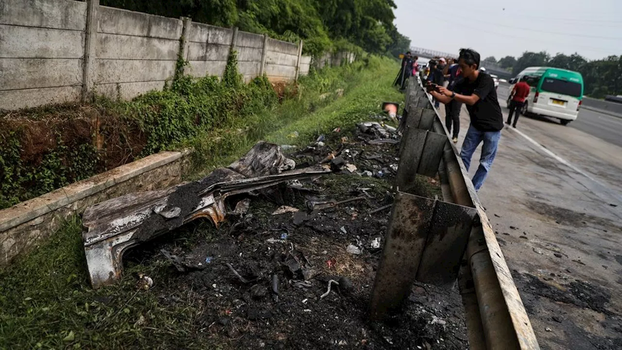 Kecelakaan di Jalan Tol Jakarta-Cikampek, 12 Jenazah Dibawa ke RSUD Karawang