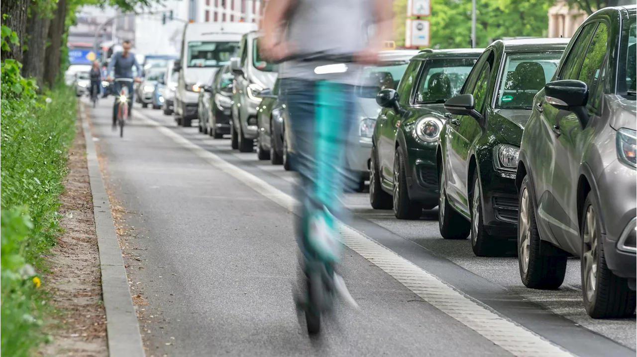 Schwerer Unfall zwischen Auto und E-Scooter in Innsbruck