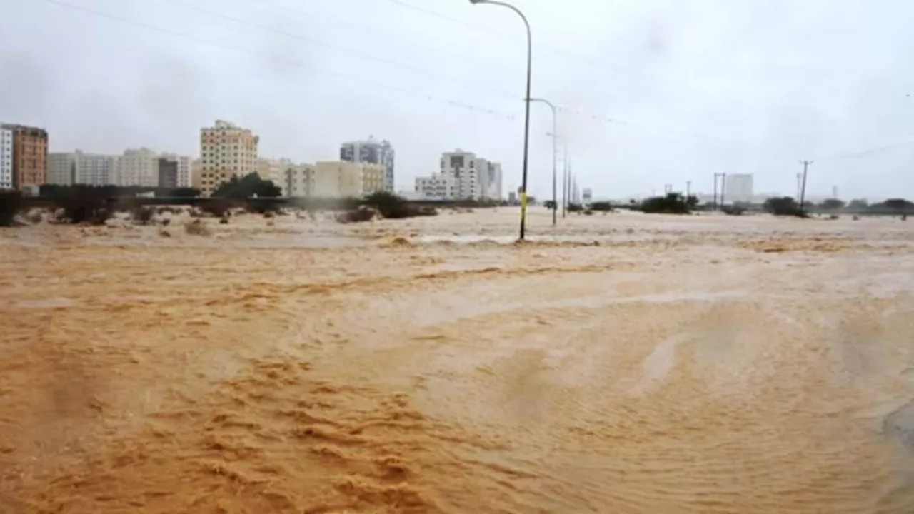 Oman Flood: ओमान में भीषण बाढ़ का कहर, अब तक 13 की गई जान; लापता लोगों की तलाश जारी