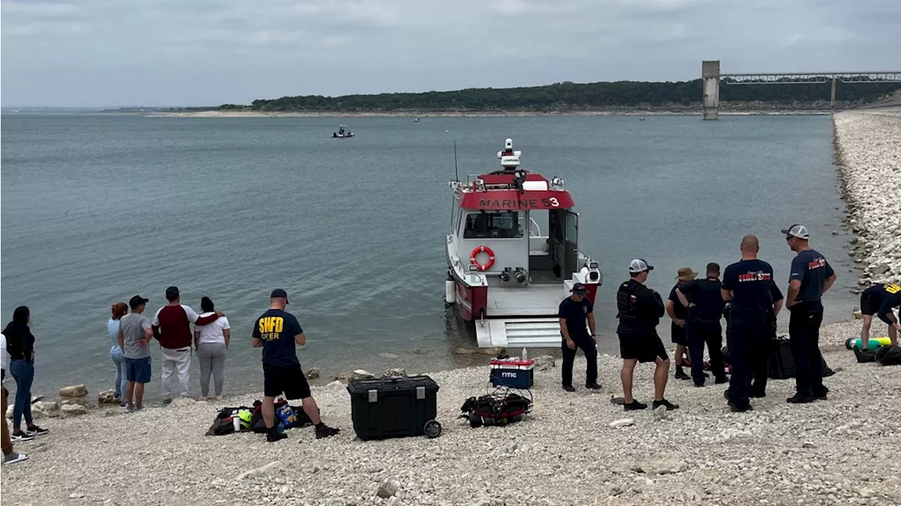 Divers search for 19-year-old man who went underwater at Canyon Lake