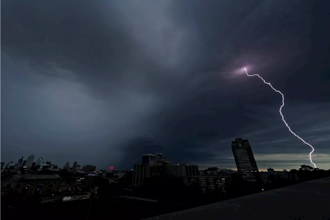 Much of central US faces severe thunderstorm threat and possible tornadoes