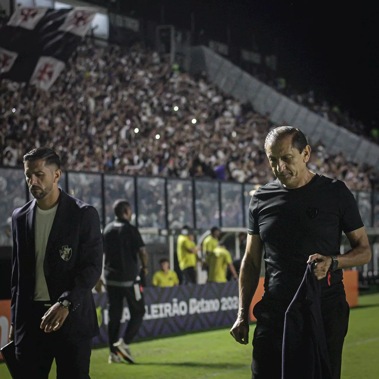 Técnico do Vasco celebra reunião com CEO da SAF e critica relação com Alexandre Mattos