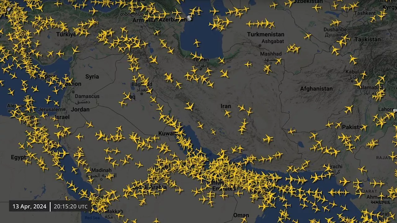 L'Iran attacca Israele: la fuga degli aerei dai cieli del Medio Oriente in un timelapse