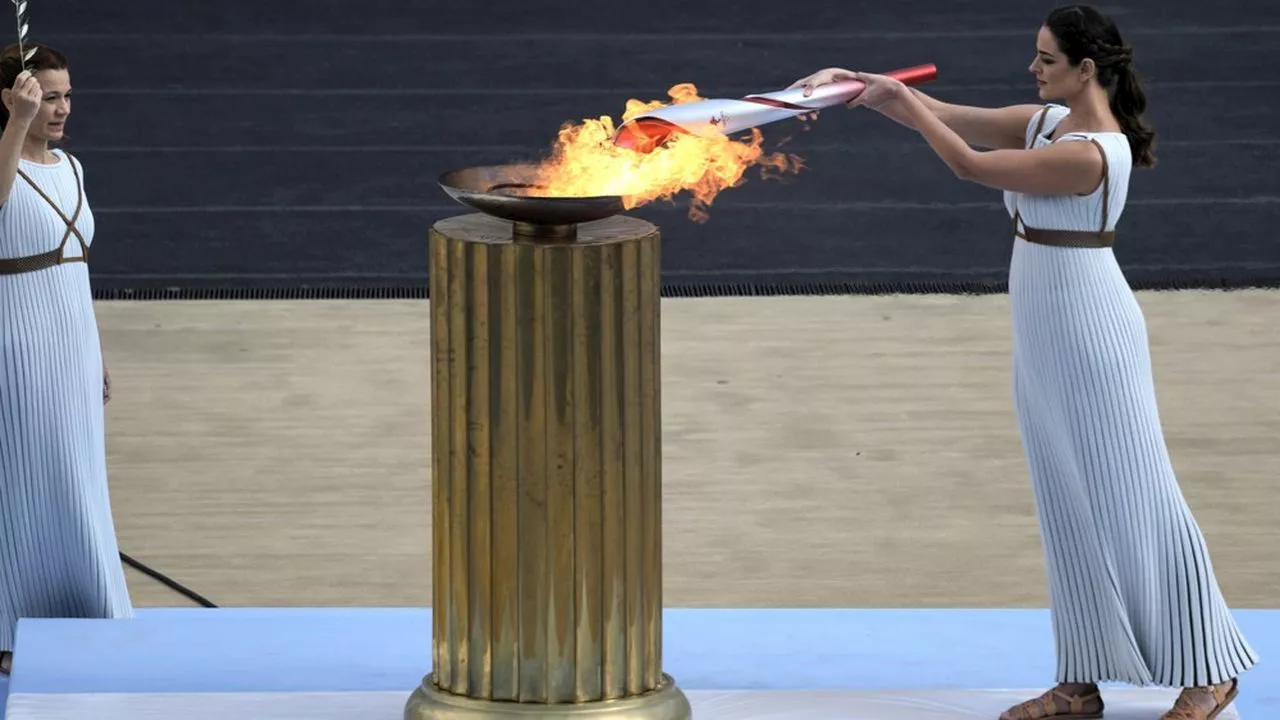 La cérémonie d'allumage de la flamme olympique marque le début du relais des Jeux Olympiques de Paris