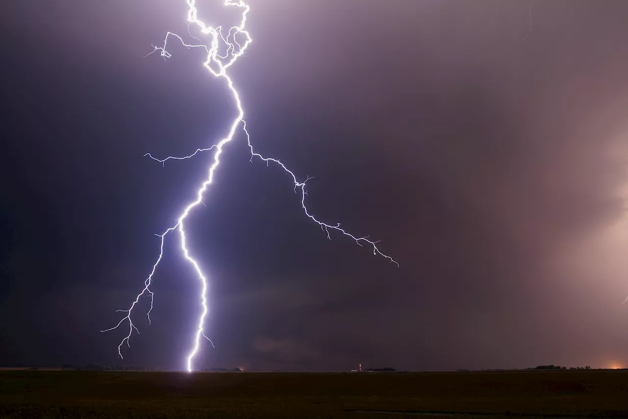 Chicago area to see damaging winds, large hail, tornados Tuesday ...