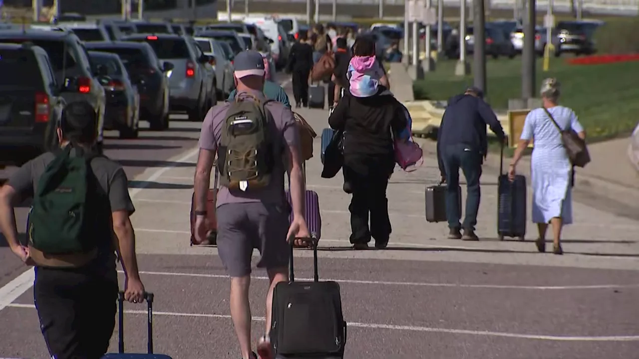 VIDEO: O'Hare travelers walk from freeway to terminal as lanes blocked due to protest