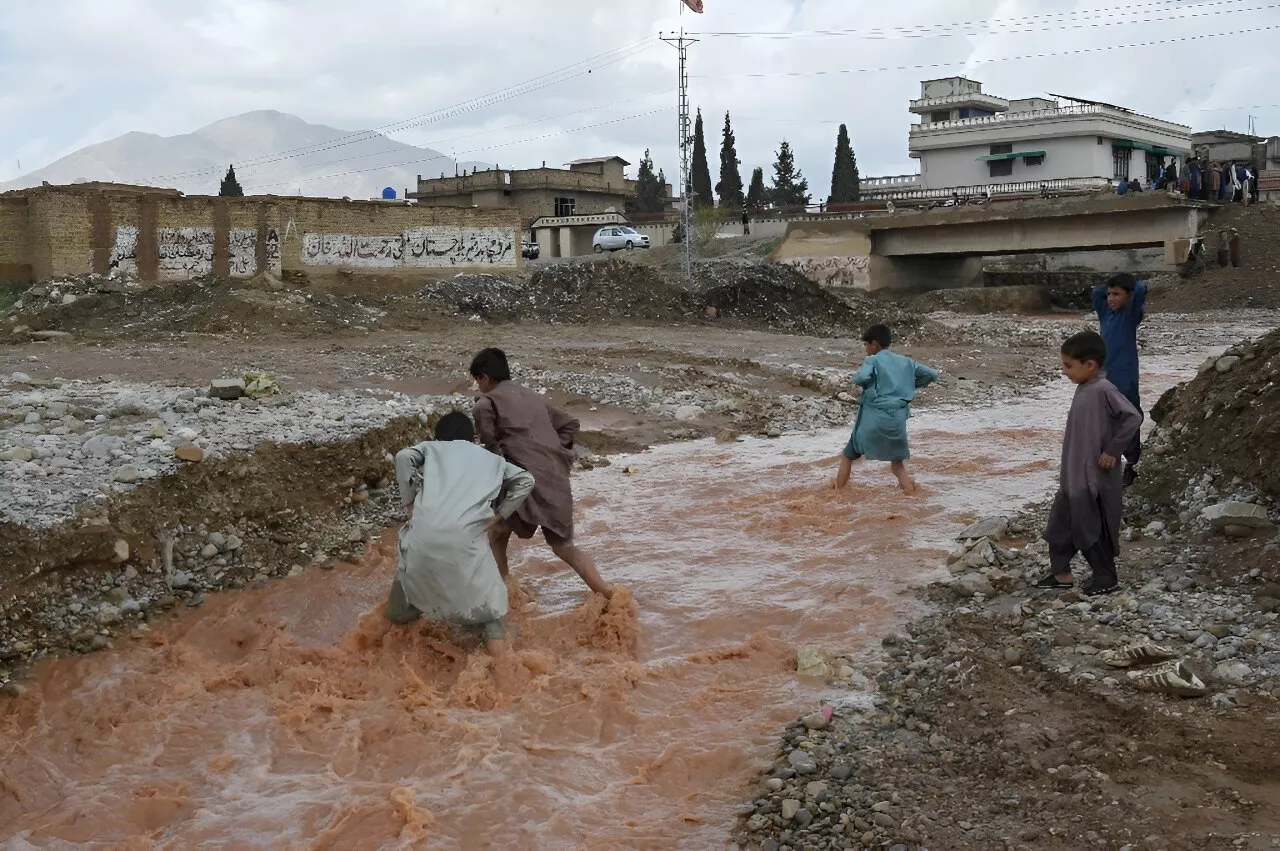 Lightning, downpours kill 41 people across Pakistan