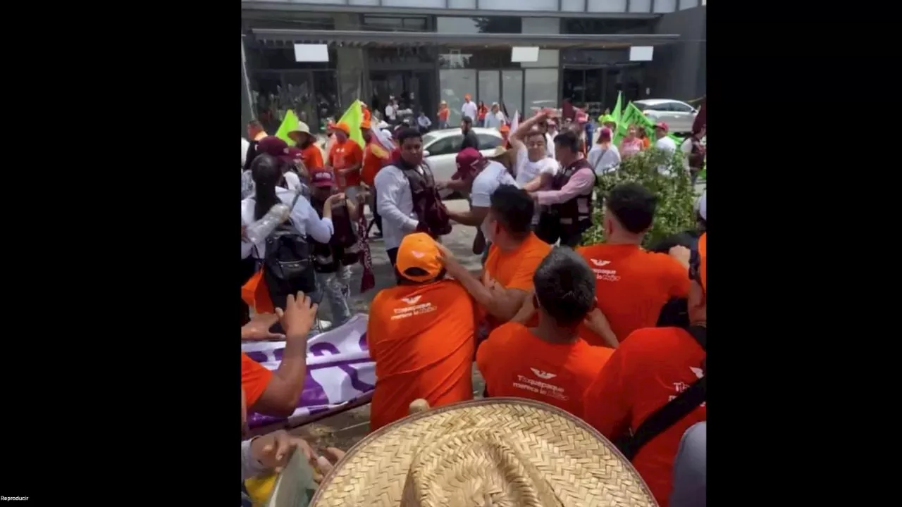 Batalla campal entre militantes de Morena y Movimiento Ciudadano en Tlaquepaque (Videos)