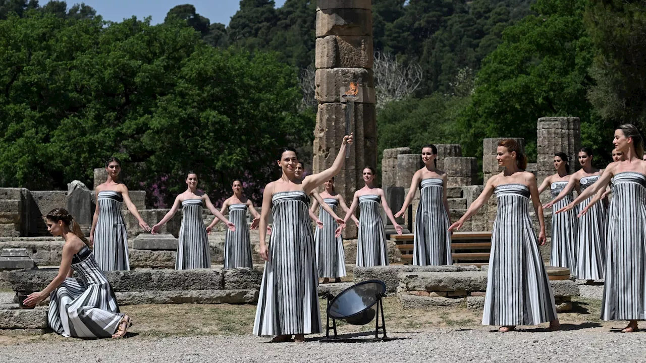 JO de Paris 2024: l'allumage de la flamme, un premier moment d'Histoire à Olympie