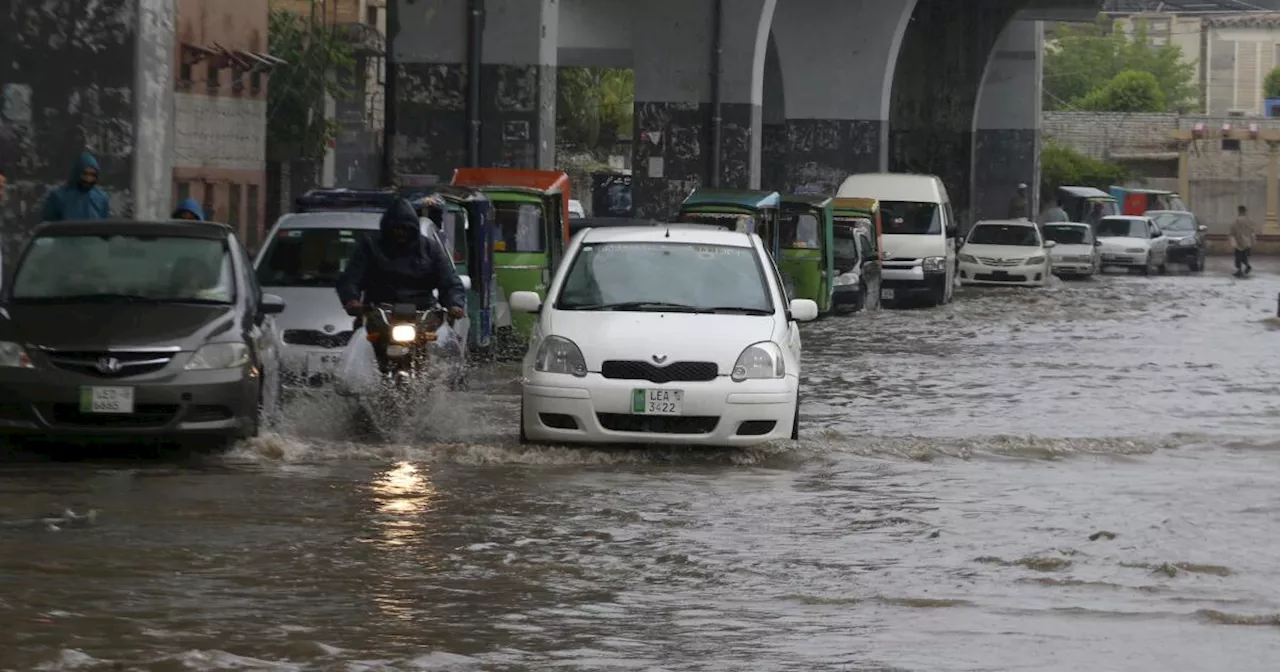 36 People Killed by Lightning and Rain in Pakistan