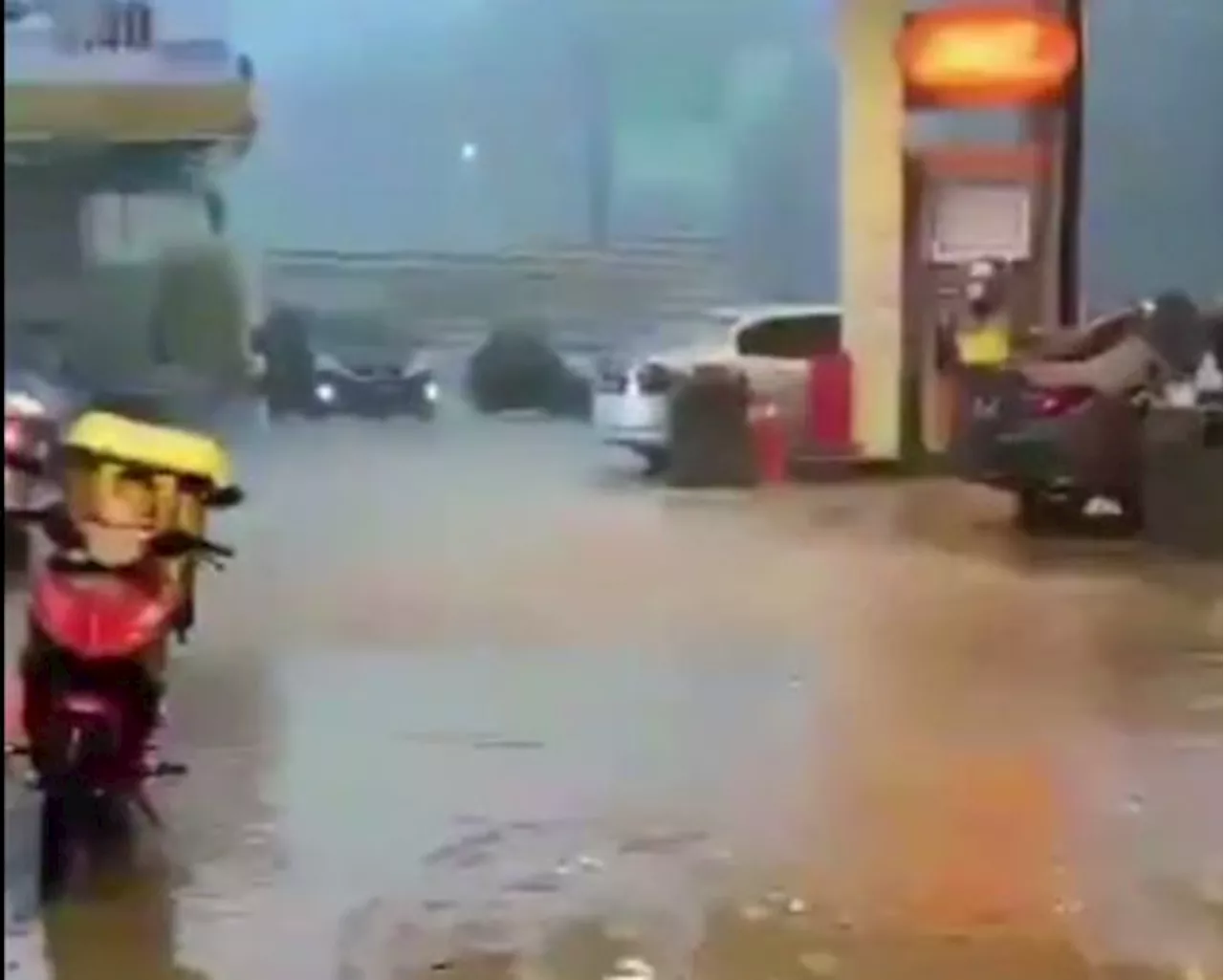 122 People Evacuated to Relief Centres After Floods in Melaka