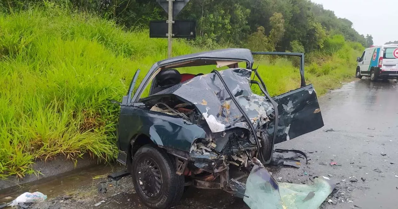 Criança e casal morrem em acidente entre dois carros no Paraná