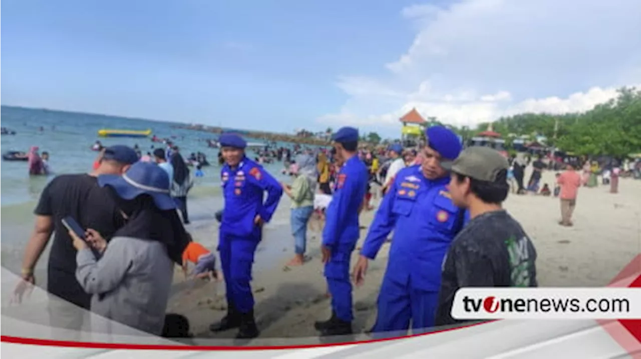 Puncak Libur Lebaran, Ribuan Pengunjung Banjiri Wisata Pantai Pasir Putih Delegan