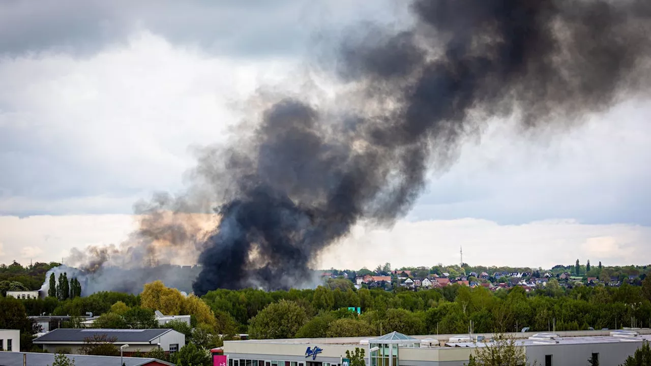 Grossbrand bei Chemiefabrik in Braunschweig führt zu Evakuation