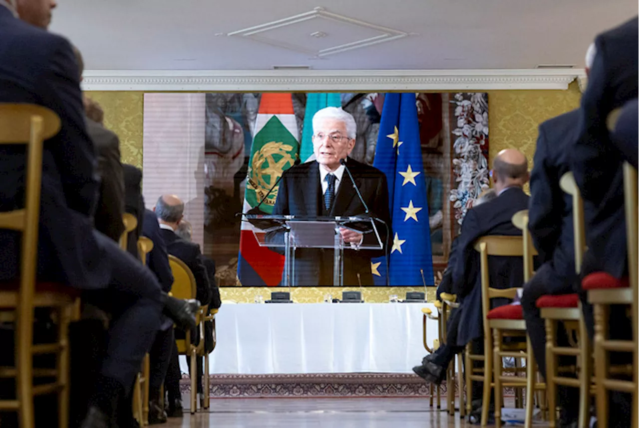 Mattarella, 'anche nei momenti critici prevalga la Costituzione'