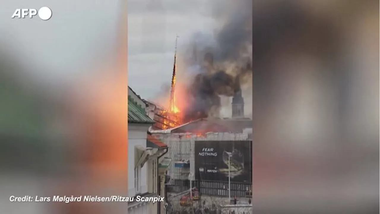 Maxi incendio alla Borsa di Copenaghen: il crollo della guglia