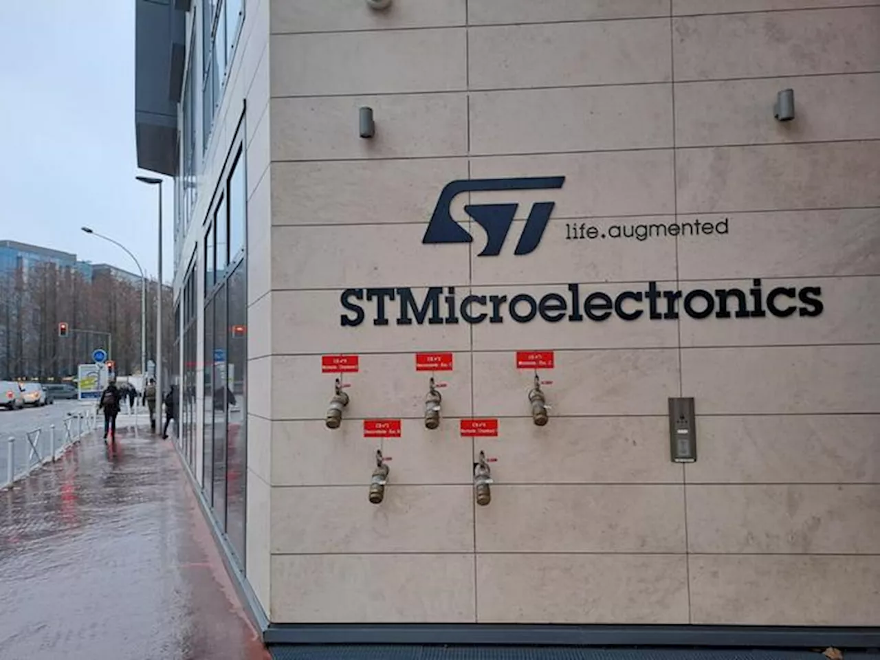 Stm, energia verde al 71% nel 2023, in ricerca il 12% dei ricavi