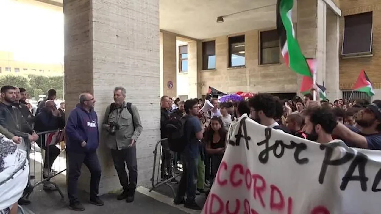 Studenti protestano alla Sapienza per la Palestina