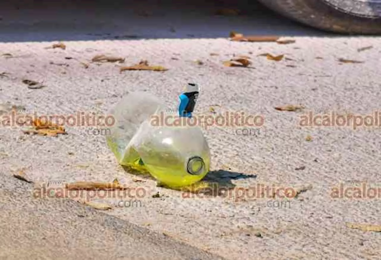 En Acayucan, frente a escuela, lanzaron bomba molotov contra auto de Director