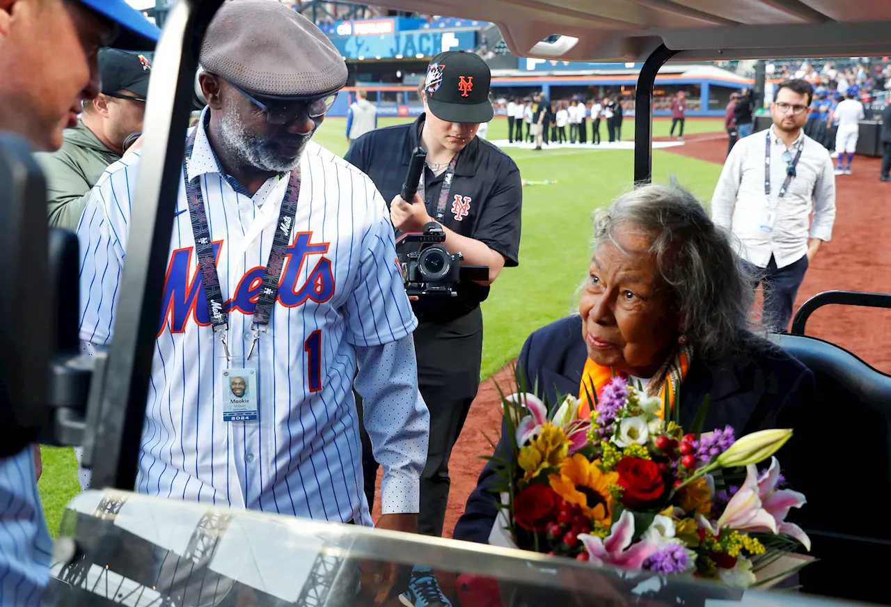 Jackie Robinson remembered around MLB on 77th anniversary of him breaking baseball's color barrier |