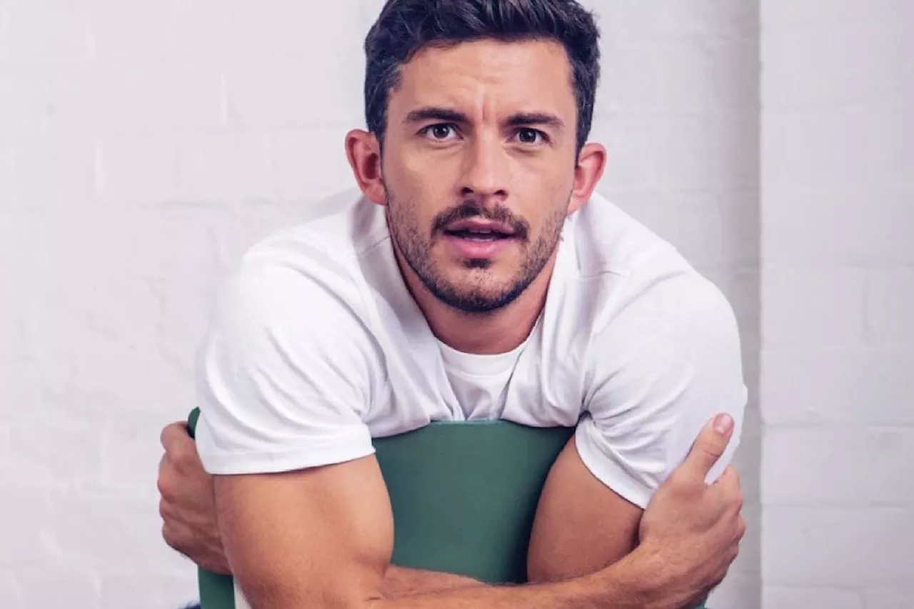 Universal Membicarakan Jonathan Bailey untuk Pemeran Utama di Film Jurassic World Terbaru