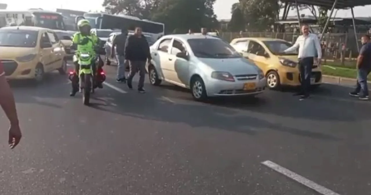 Manifestación en avenida El Dorado de Bogotá: hay retrasos para llegar al aeropuerto