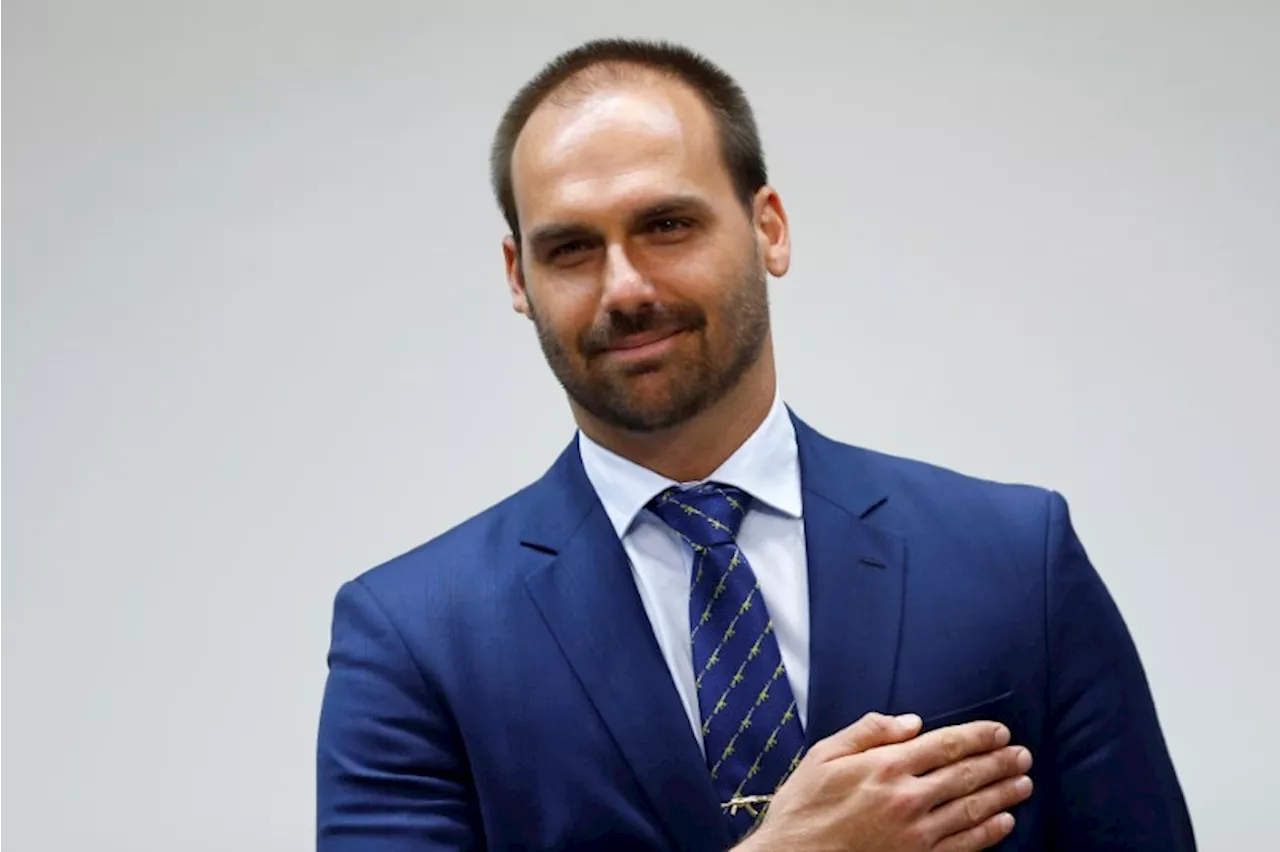 Delegados processam Eduardo Bolsonaro por chamar PF de “cachorrinhos do Moraes”