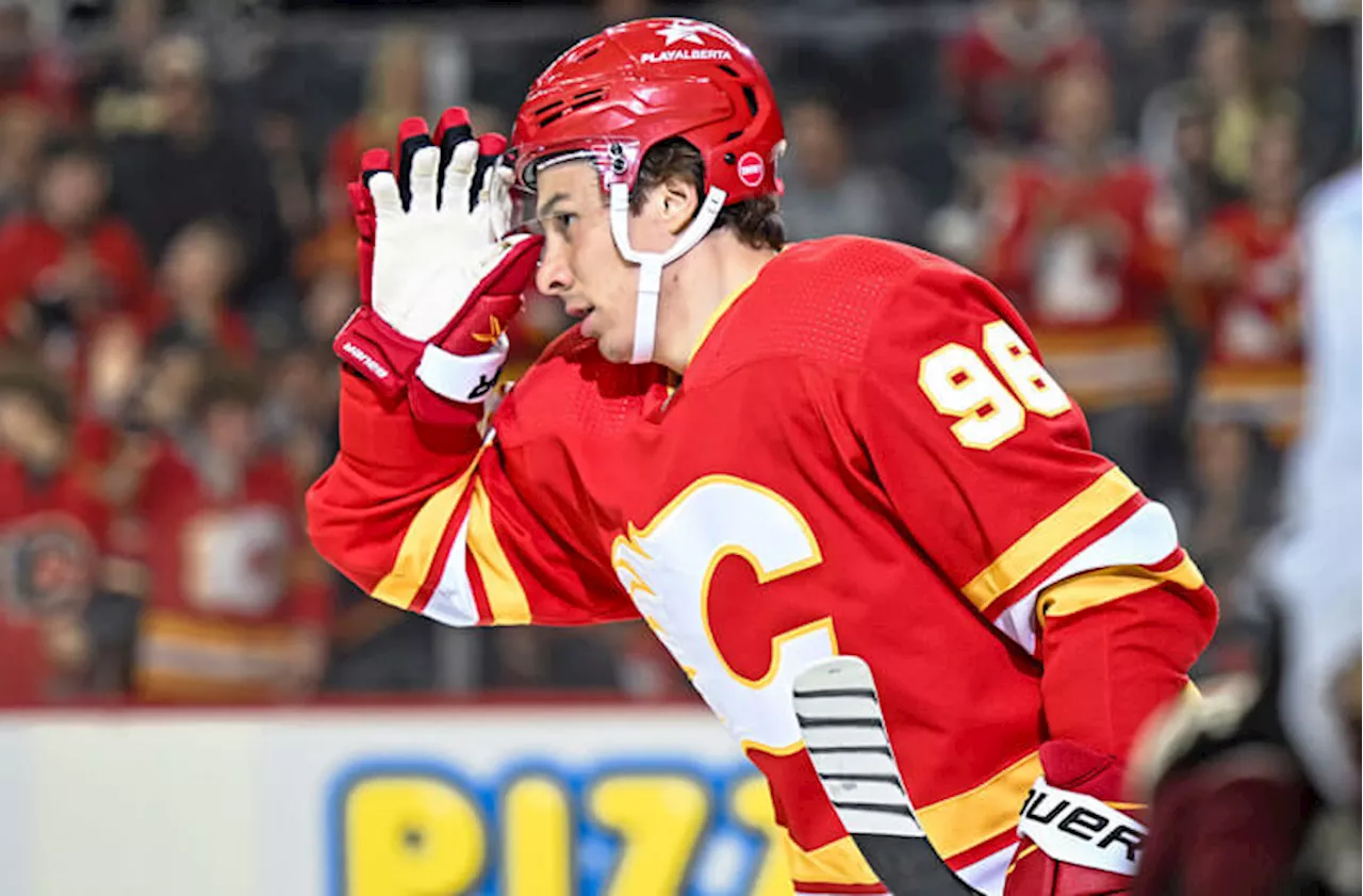 Flames vs Canucks Predictions, Picks, and Odds for Tonight’s NHL Game