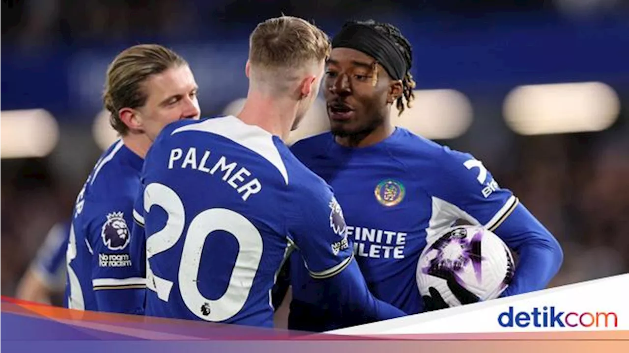 Detik-detik Pemain Chelsea Berebut Penalti