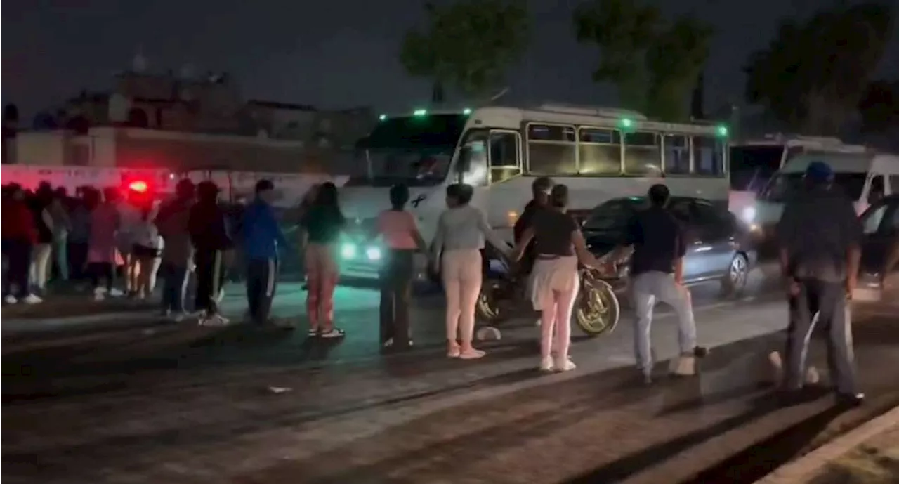 Habitantes de Ecatepec bloquean carretera Texcoco-Lechería por desabasto de agua potable