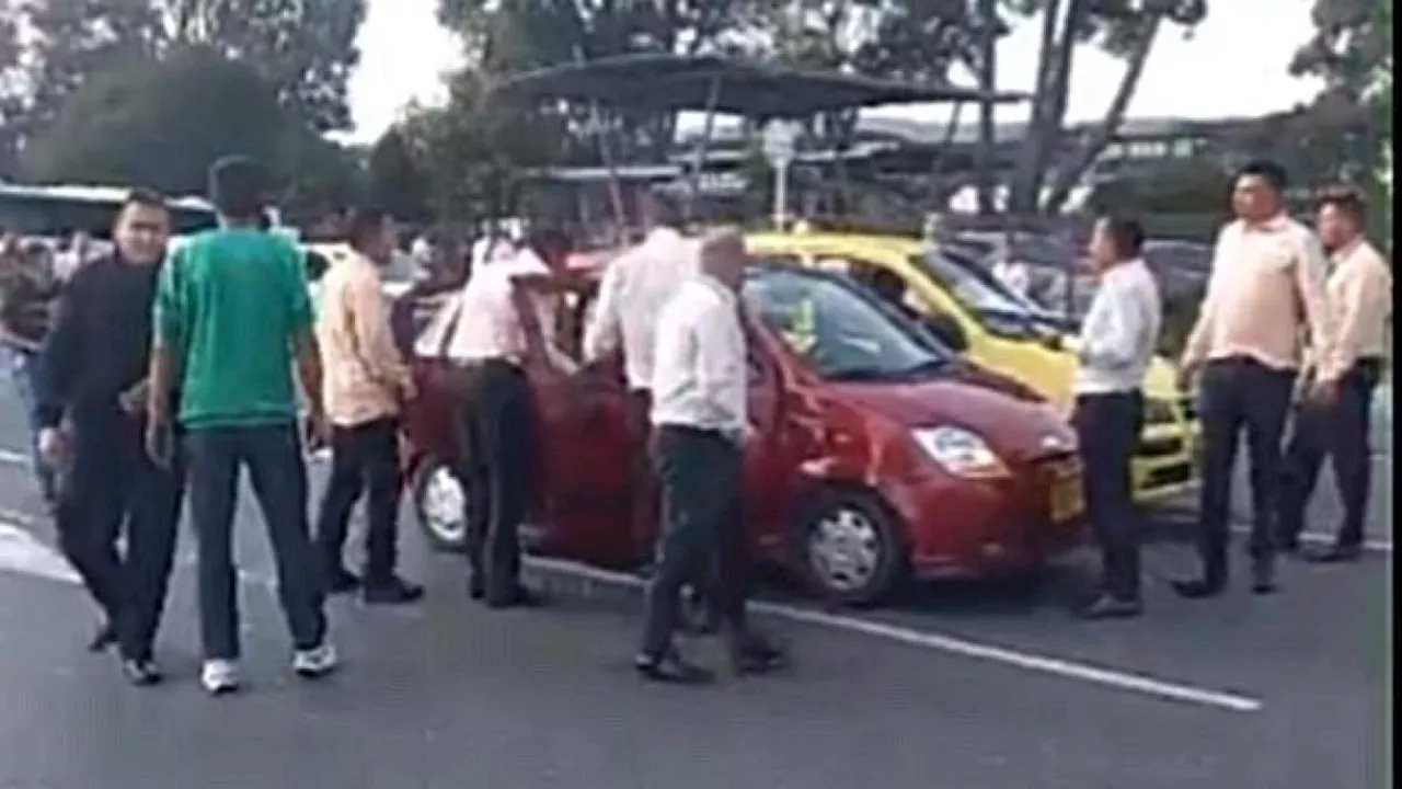 Atención: se presentan bloqueos por parte de taxistas cerca del aeropuerto El Dorado