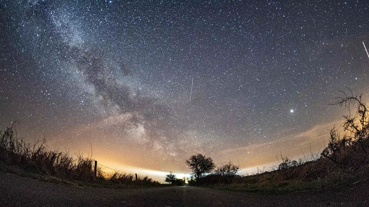 Here's how to watch the 2024 Lyrid meteor shower in Seattle