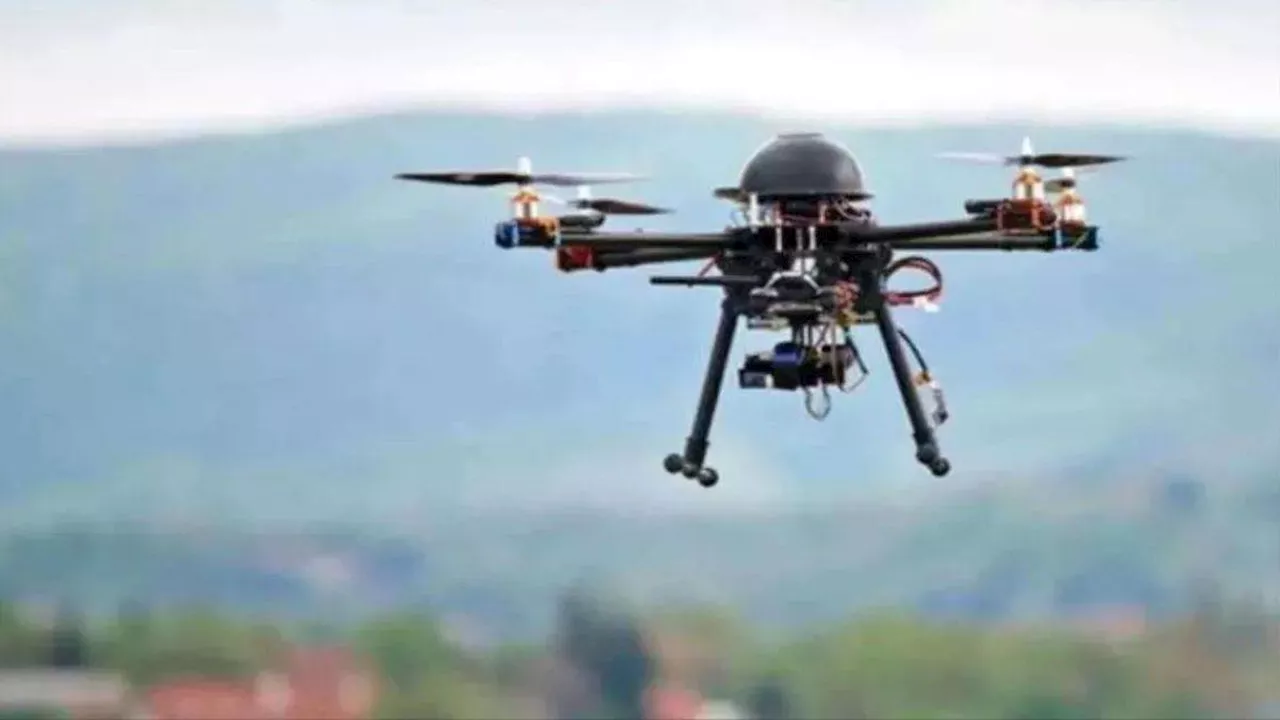 Drone License: ड्रोन लाइसेंसिंग को आसान बनाएगी सरकार, इस्तेमाल के लिए नियम बनाने का काम शुरू