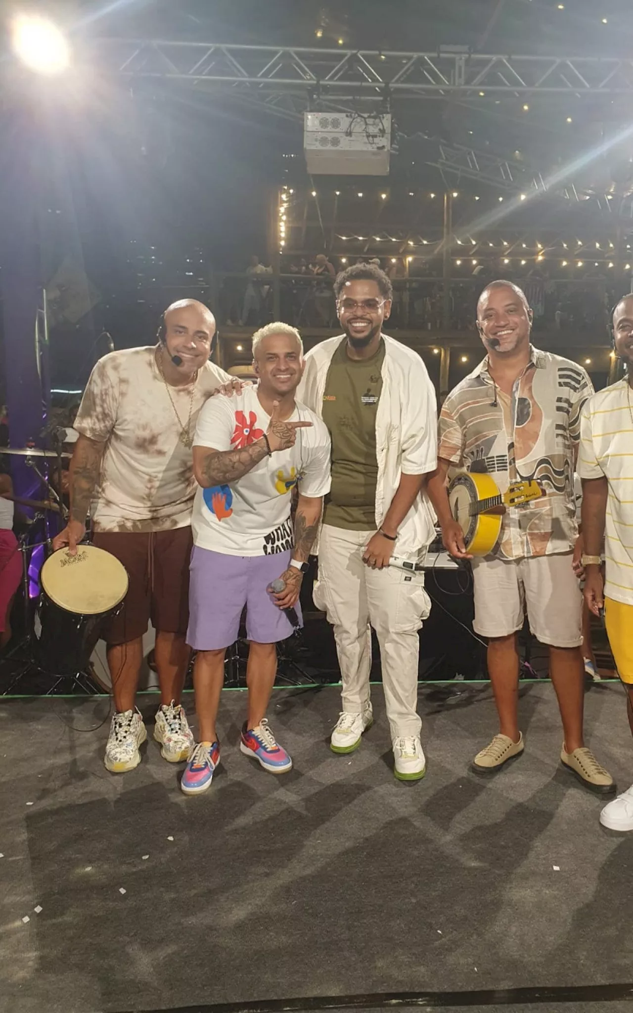 Lucas Morato, filho de Péricles, participa de show do Grupo Clareou em SP