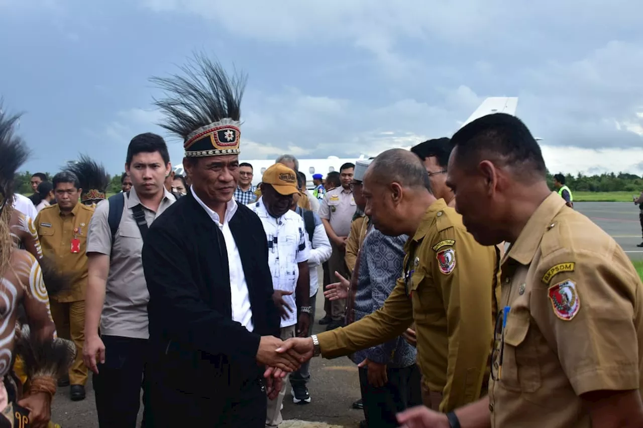 Hari Pertama Kerja, Mentan Amran Tancap Gas Cetak 500 Ribu Hektare Sawah di Merauke