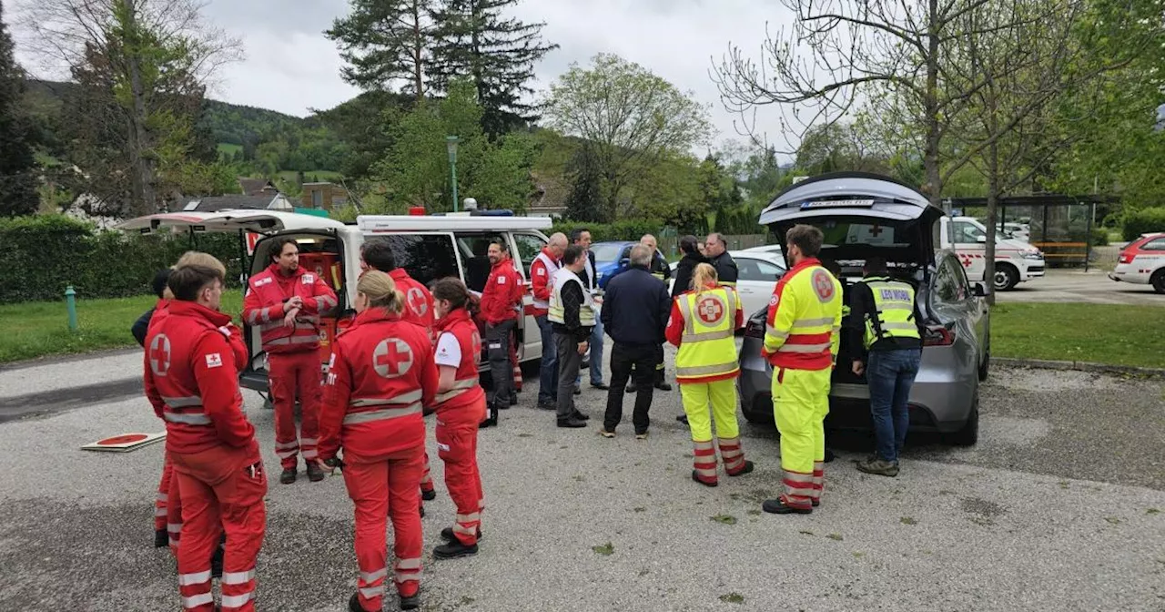 Chemie-Experiment ging schief: Großeinsatz in Schule in Payerbach