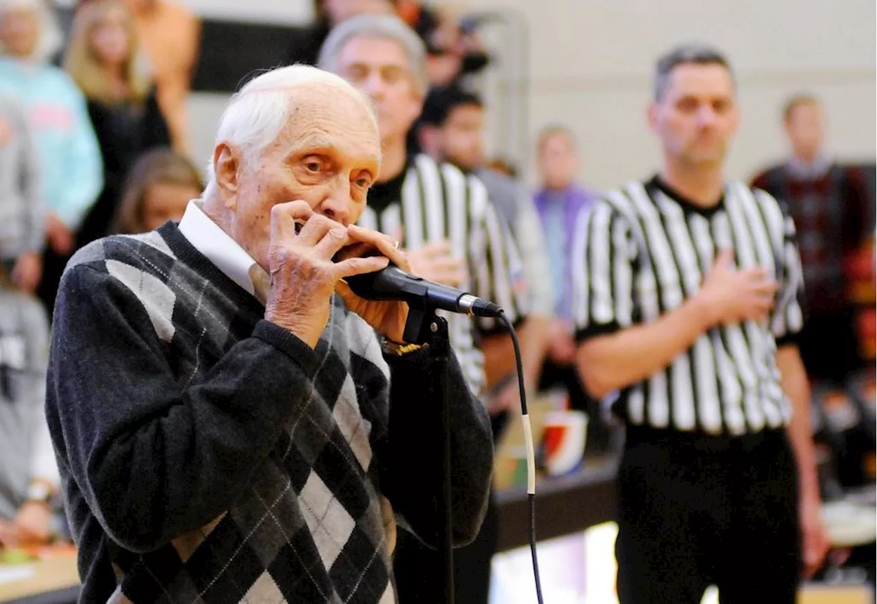 Carl Erskine, Dodgers pitcher and last surviving member of ‘Boys of Summer,’ dies at 97