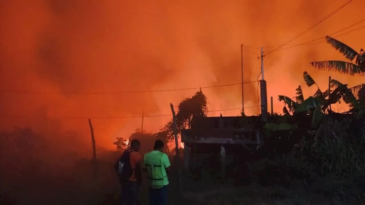 VIDEO: Así fue el fuerte incendio en Ixhuatlán del Sureste que ocasionó la evacuación de familias