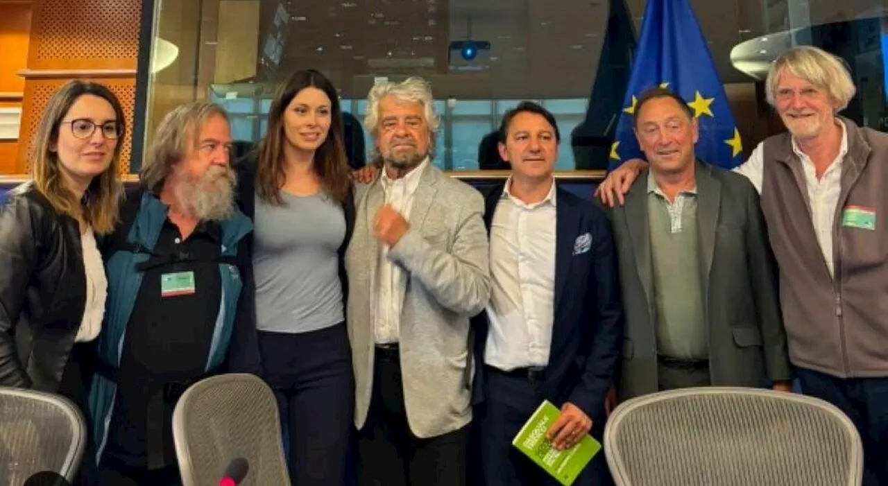 Beppe Grillo al Parlamento Ue: «Con l'IA milioni di disoccupati, serve reddito universale». I deputati lascian